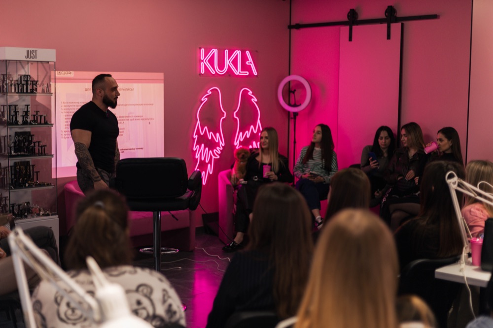 Навчання майстрів у KUKLA
